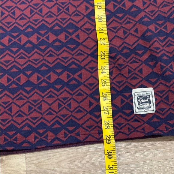 Beautiful Giant Boho Maroon and Blue Geometric Short Sleeve Tee Size XL - Picture 14 of 15